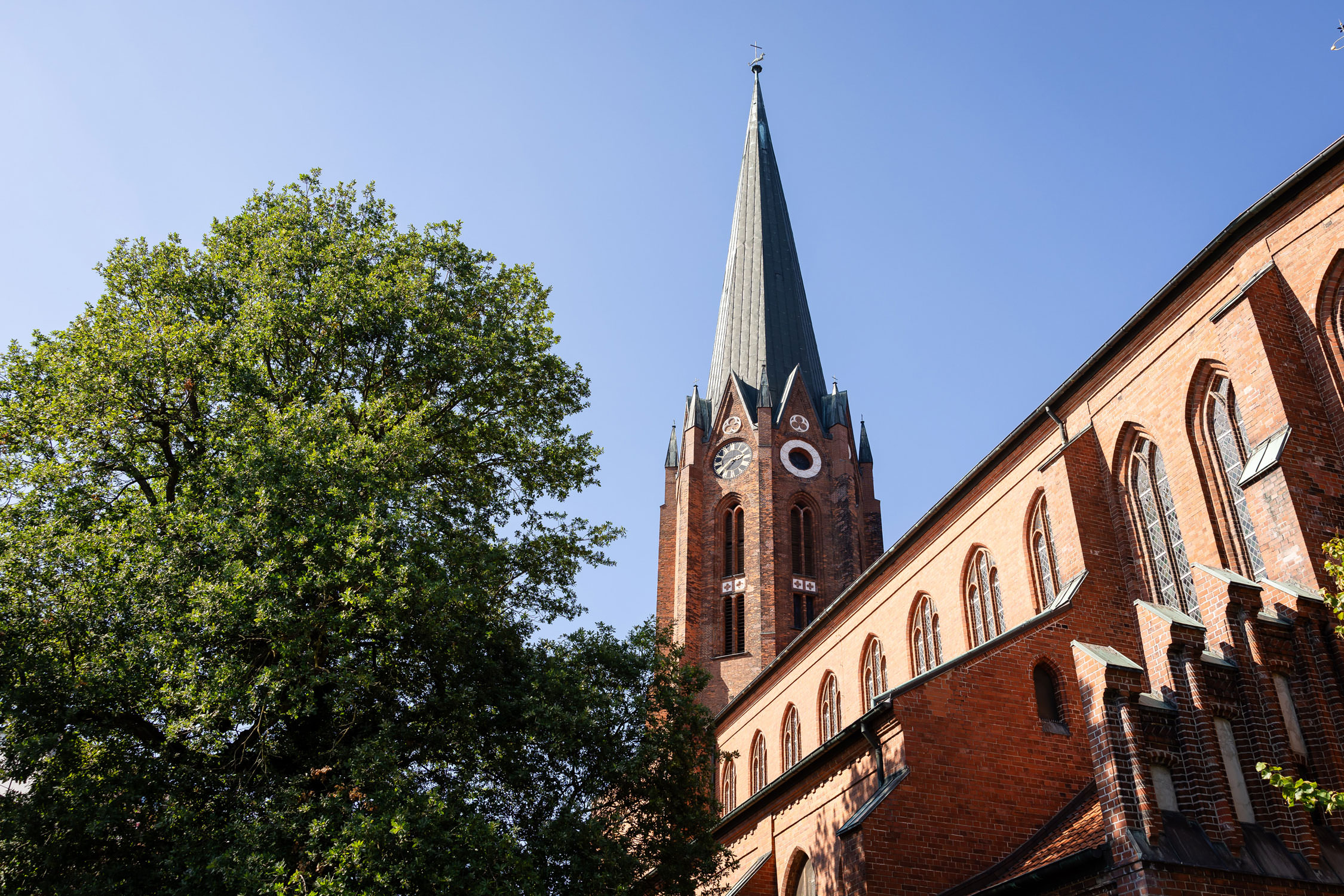 Außeansicht St. Petri Kirche in Buxtehude